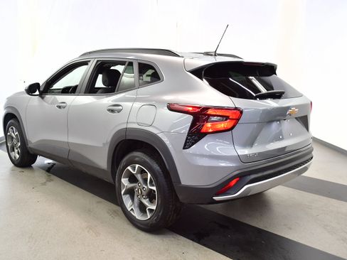 Used 2025 Chevrolet Trax LT w/ LT Convenience Package FWD image 35