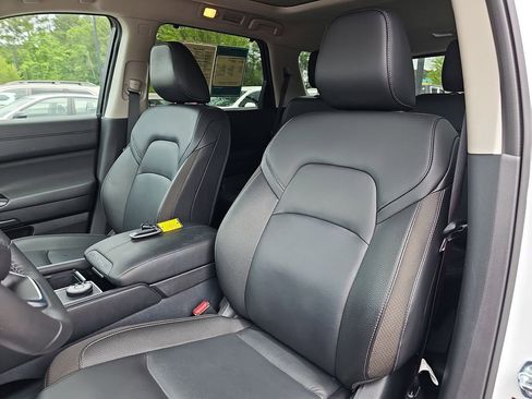 Used 2025 Nissan Pathfinder SL w/ SL Premium Package AWD/4WD image 21