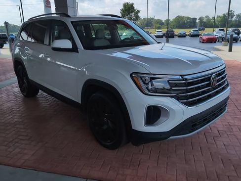 Used 2025 Volkswagen Atlas SE AWD/4WD image 9