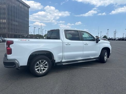 Used 2022 Chevrolet Silverado 1500 LT AWD/4WD image 2