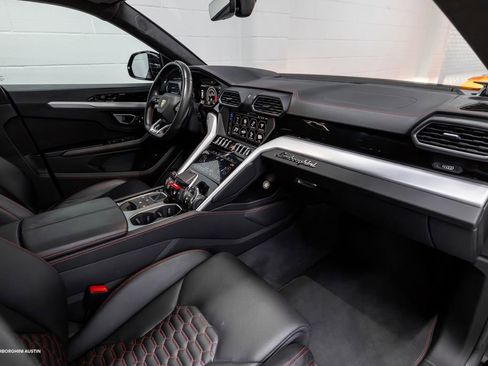 Used 2019 Lamborghini Urus AWD/4WD image 42