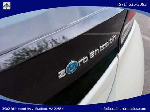 Used 2022 Nissan Leaf SV FWD image 9