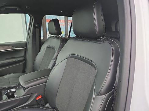 New 2026 Jeep Grand Cherokee Altitude image 32