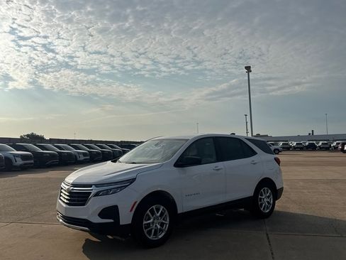 Used 2023 Chevrolet Equinox LS w/ LS Convenience Package FWD image 11
