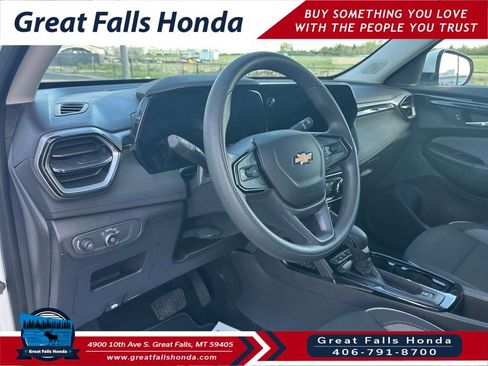 Used 2025 Chevrolet TrailBlazer LT AWD/4WD image 13