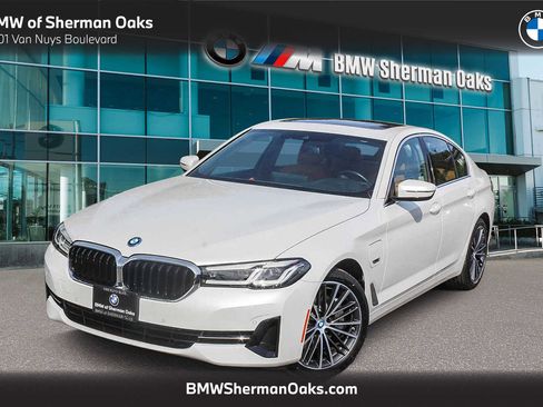 Certified 2023 BMW 530e w/ Convenience Package image 1