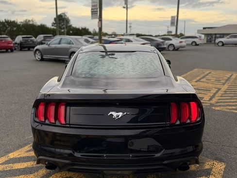 Used 2018 Ford Mustang Coupe RWD image 5