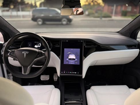 Used 2019 Tesla Model X Long Range AWD/4WD image 17