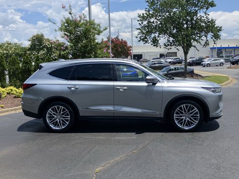 Used 2023 Acura MDX SH-AWD w/ Advance Package image 11