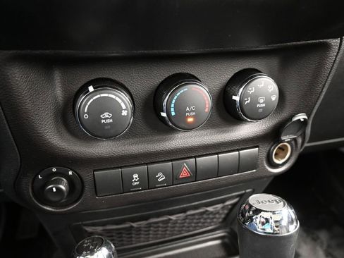 Used 2018 Jeep Wrangler Unlimited Sport S AWD/4WD image 19