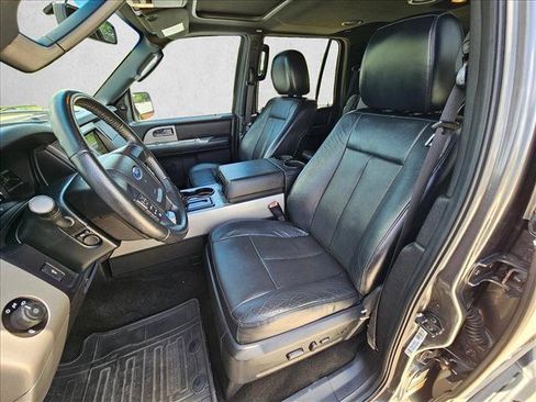 Used 2017 Ford Expedition XLT w/ Equipment Group 202A RWD image 16