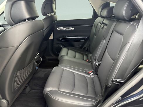 Used 2025 Genesis GV70 2.5T AWD/4WD image 16