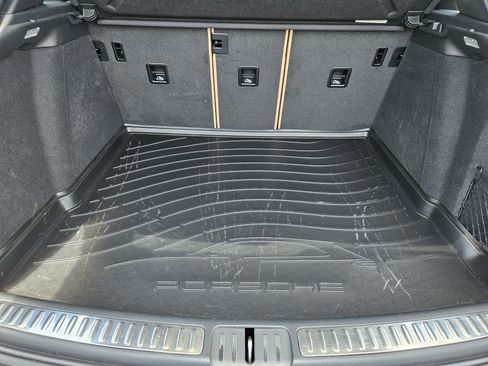 Certified 2026 Porsche Macan AWD/4WD image 31