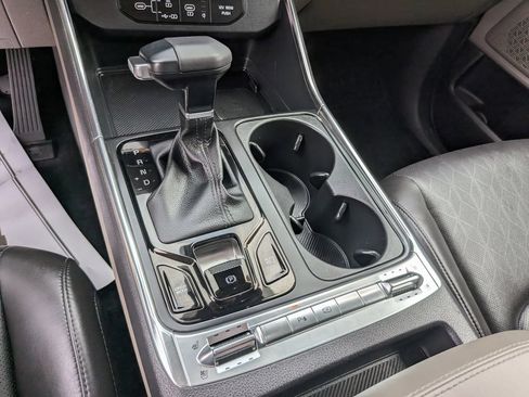 Certified 2025 Kia Carnival SX FWD image 28