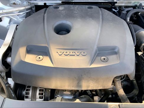Used 2022 Volvo XC90 T5 Momentum FWD image 33