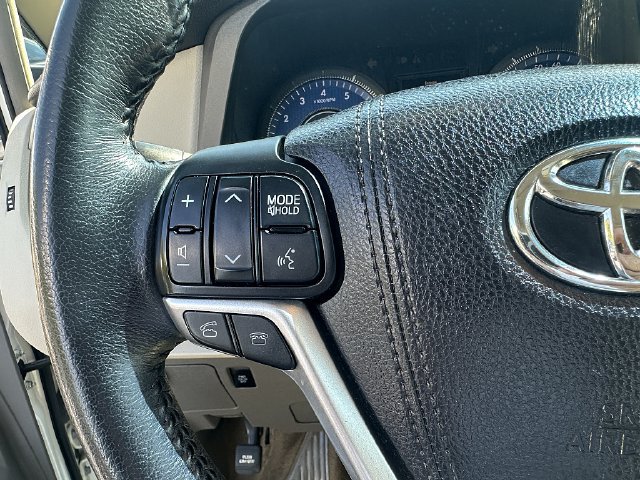 Used 2015 Toyota Sienna XLE Premium FWD image 25
