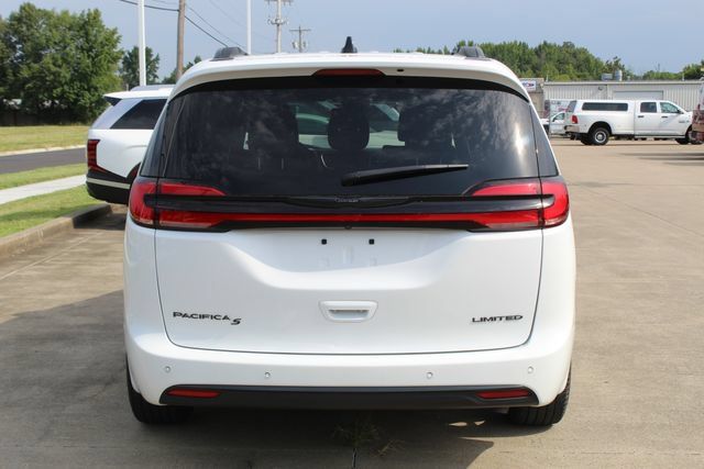 Used 2025 Chrysler Pacifica Limited FWD image 4