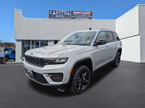 New 2025 Jeep Grand Cherokee Altitude AWD/4WD image 6