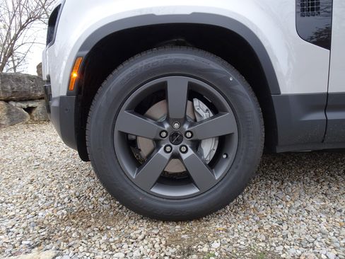 New 2026 Land Rover Defender 110 S image 31