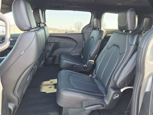 New 2026 Chrysler Pacifica Select w/ S Appearance Package FWD image 13