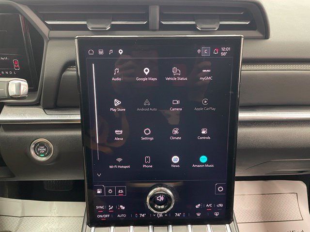 Used 2025 GMC Terrain Elevation w/ Elevation Premium Package FWD image 10