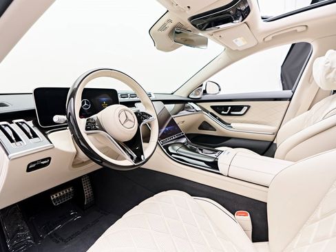 Used 2024 Mercedes-Benz S 580e 4MATIC Sedan image 2