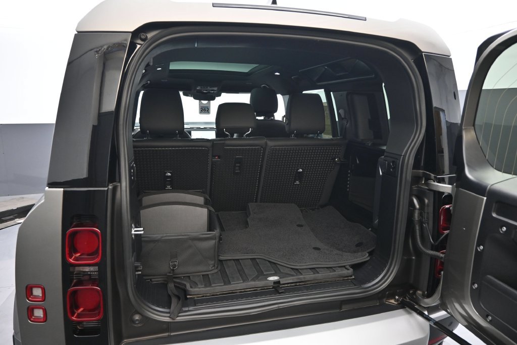 Used 2025 Land Rover Defender 110 S AWD/4WD image 22