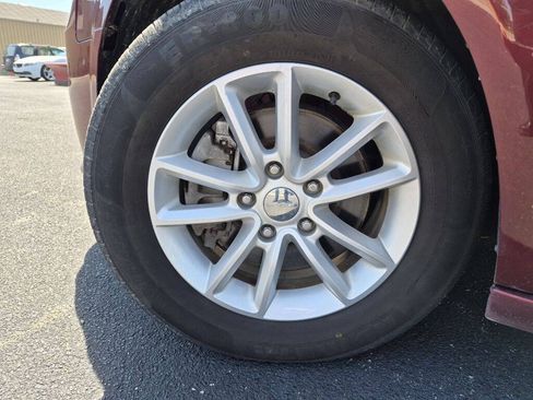 Used 2018 Dodge Grand Caravan SXT FWD image 12