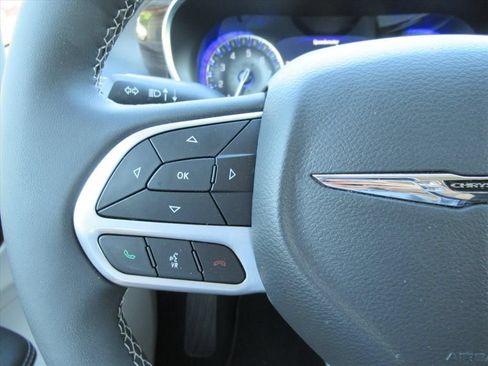 Certified 2024 Chrysler Pacifica Limited AWD/4WD image 29
