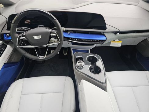 New 2026 Cadillac Optiq Luxury 1 image 25