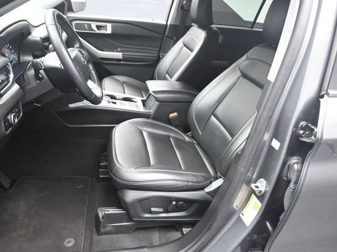 Used 2023 Ford Explorer XLT w/ Equipment Group 202A RWD image 18