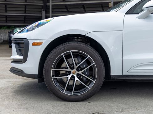 Certified 2025 Porsche Macan AWD/4WD image 13