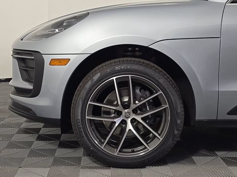 Certified 2026 Porsche Macan AWD/4WD image 11