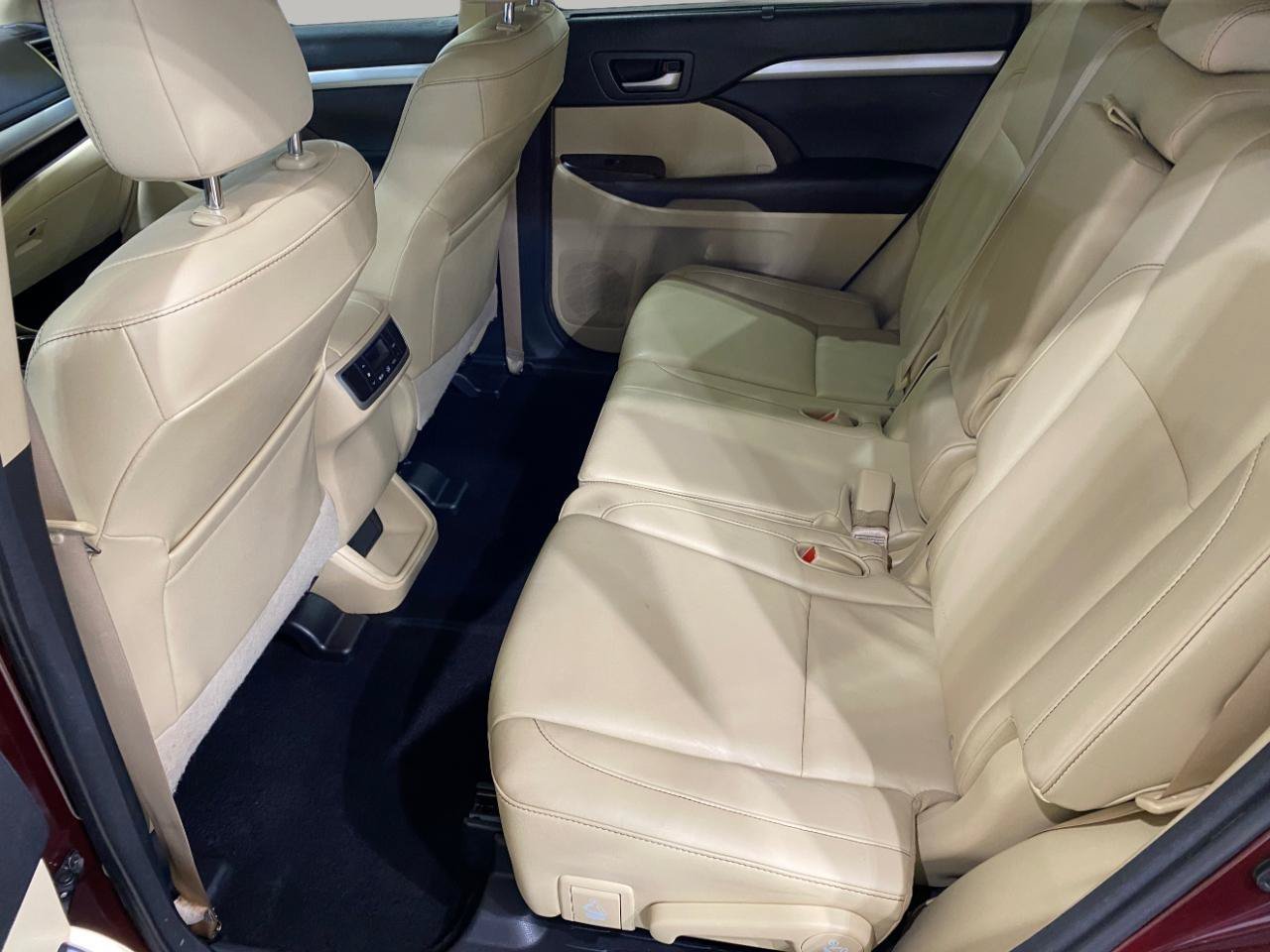 Used 2016 Toyota Highlander XLE AWD/4WD image 21