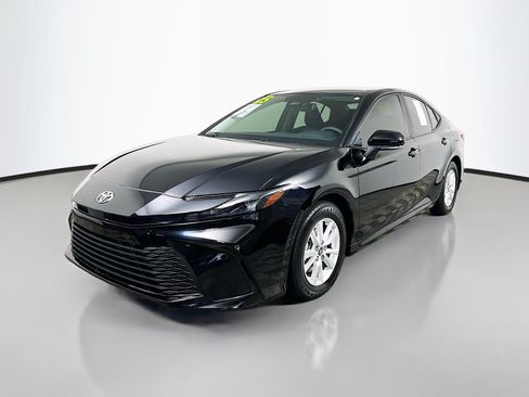 Used 2025 Toyota Camry LE FWD image 10