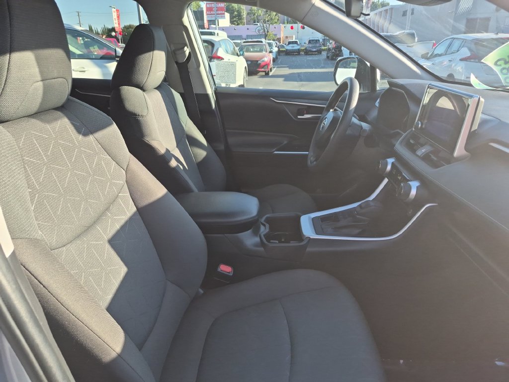 Used 2024 Toyota RAV4 XLE AWD/4WD image 31