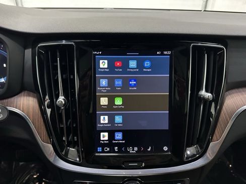 Used 2023 Volvo V60 B5 Cross Country Plus image 16