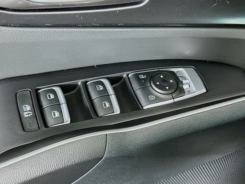 Used 2025 Kia Sorento LX FWD image 15