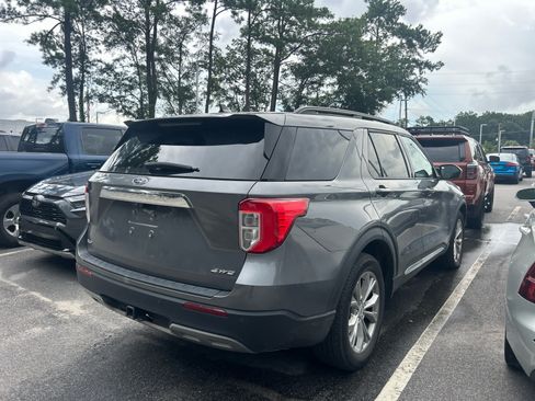 Used 2023 Ford Explorer XLT w/ Equipment Group 202A AWD/4WD image 5