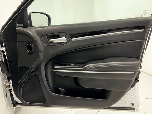 Used 2023 Chrysler 300 S image 27
