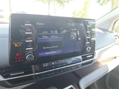 Used 2024 Toyota Sienna XLE image 25