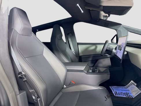 Used 2024 Tesla Cybertruck AWD Crew Cab image 36