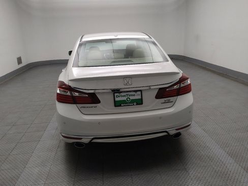 Used 2017 Honda Accord Touring image 6