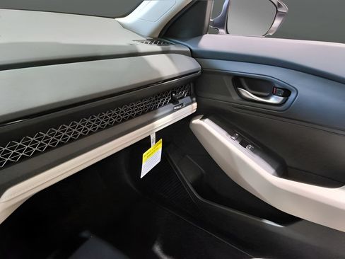 Used 2025 Honda Accord LX image 24
