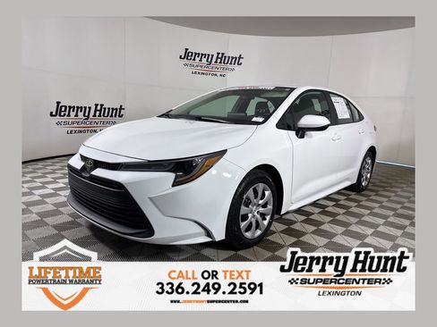 Used 2025 Toyota Corolla LE image 1