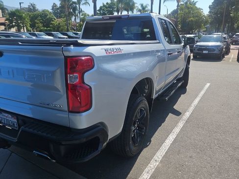 Used 2019 Chevrolet Silverado 1500 Custom Trail Boss w/ Custom Convenience Package AWD/4WD image 8