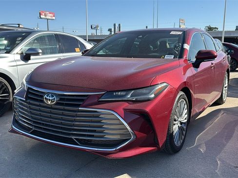 Used 2019 Toyota Avalon Limited image 1