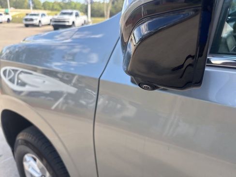 Used 2025 Chevrolet Suburban LT image 22