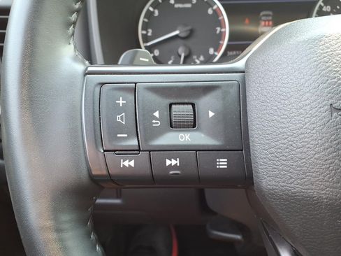 Used 2025 Nissan Rogue SV AWD/4WD image 25