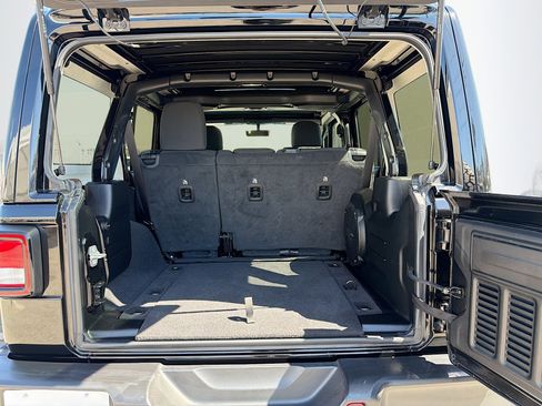 Used 2023 Jeep Wrangler Unlimited Rubicon w/ Cold Weather Group image 12